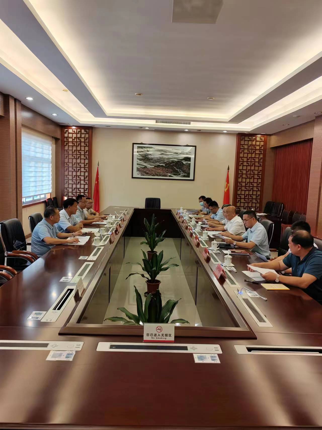 广晟集团党委委员、副总经理兼稀土集团董事长王如海与连平县领导举行工作座谈照片.jpg